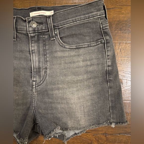 Levi’s High Rise Shorts - Picture 6 of 10